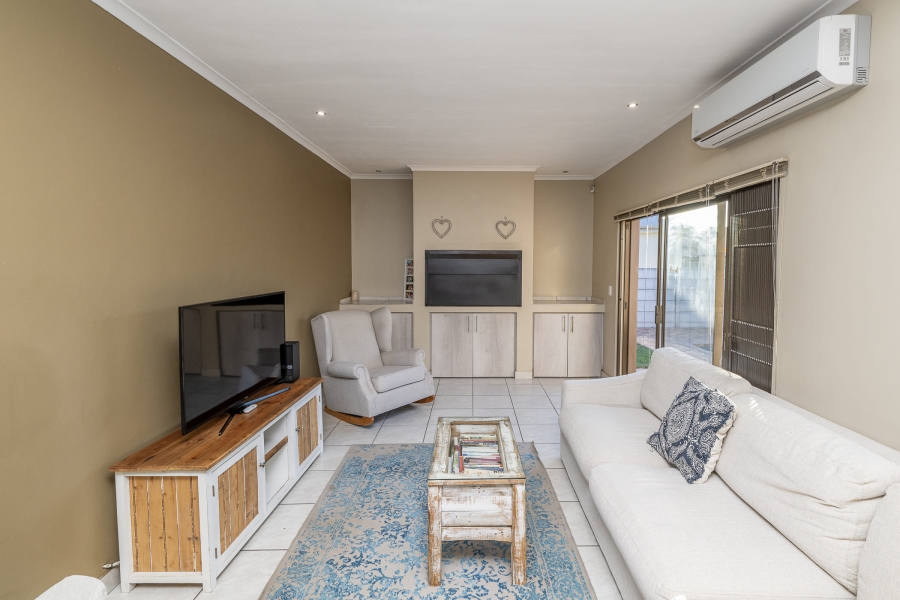 3 Bedroom Property for Sale in Viking Village Western Cape